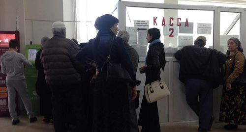 Очередь в кассе ЕРКЦ в Грозном на оплату за коммунальные услуги. Фото: Ахмеда Альбирова для "Кавказского узла"
