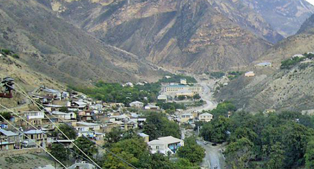 Посёлок в Унцукульском районе Дагестана. Фото: Нурмагомед Абакаров //21.10.2006,  http://odnoselchane.ru/?page=photos_of_category&sect=50&com=photogallery