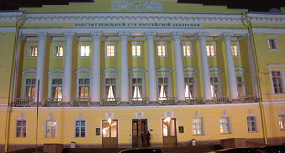 Здание конституционного суда РФ, построено в 1834 году. Фото: Савин А.С., https://ru.wikipedia.org/wiki/%CA%EE%ED%F1%F2%E8%F2%F3%F6%E8%EE%ED%ED%FB%E9_%D1%F3%E4_%D0%EE%F1%F1%E8%E9%F1%EA%EE%E9_%D4%E5%E4%E5%F0%E0%F6%E8%E8 Здание конституционного суда РФ, построено в 1834 году. Фото: Савин А.С., https://ru.wikipedia.org/wiki/%CA%EE%ED%F1%F2%E8%F2%F3%F6%E8%EE%ED%ED%FB%E9_%D1%F3%E4_%D0%EE%F1%F1%E8%E9%F1%EA%EE%E9_%D4%E5%E4%E5%F0%E0%F6%E8%E8