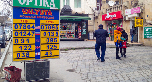 Курс доллара в Азербайджане превысил один манат Фото Азиза Каримова для "Кавказского узла"