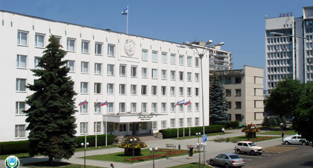 Административное здание в Нальчике. Фото: http://na.adm-kbr.ru/index.php?option=com_joomgallery&func=viewcategory&catid=14&startpage=3&Itemid=7#category