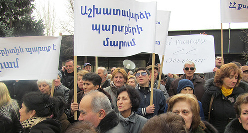 Митингующие бывшие работники "Наирита", ереван, февраль 2015. Фото Армине Мартиросян для "Кавказского узла"