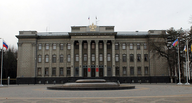 Заксобрание Кубани. Фото: http://pda.fedpress.ru/sites/fedpress/files/nancy/news/img_0842.jpg