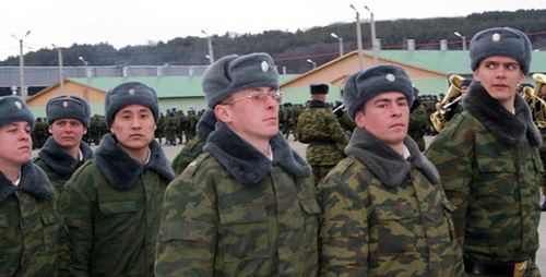 Военнослужащие 4-й российской военной базы в Южной Осетии. Фото А. Тадтаева, http://cominf.org/sites/default/files/posts/2010-02/img_5492.jpg
