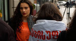 Девушка из "Свободной зоны" на акции протеста против министра финансов. Фото Беслана Кмузова для "Кавказского узла"