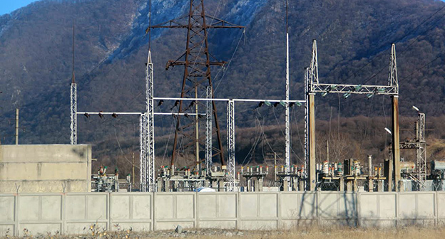 ЛЭП в горах. Фото Ахмеда Альдебирова для "Кавказского узла"