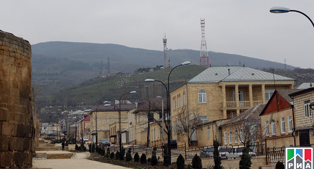 Улица Дербента. Фото: http://www.riadagestan.ru/news/g_derbent/v_ramkakh_podgotovki_k_prazdnovaniyu_yubileya_goroda_v_derbente_osmotreli_ryad_ulits/