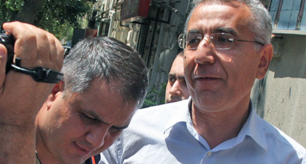 Интигам Алиев (справа) во время задержания. Баку, 8 августа 2015 г. Фото Азиза Каримова для "Кавказского узла"