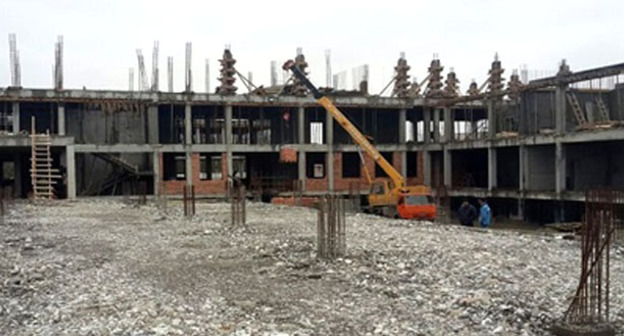 Строительна площадка новой школы в селе Центора-Юрт. Чечня, осень 2014 г. Фото http://chechnyatoday.com/content/view/281507