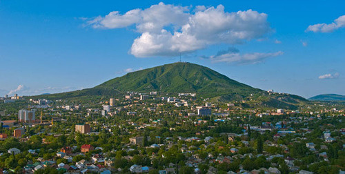 Вид на Пятигорск. Фото: https://ru.wikipedia.org/wiki/%CF%FF%F2%E8%E3%EE%F0%F1%EA