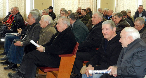 На собрание пришло 220 человек. Фото: Татьяна Филимонова для "Кавказского узла"