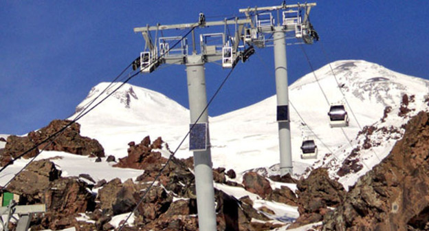 Канатная гондольная дорога на поляне Азау в Приэльбрусье. Фото Луизы Оразаевой для "Кавказского узла"