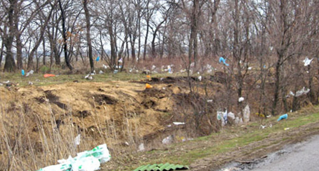 Мусорная свалка возле дороги. Волгоградская область. Фото Вячеслава Ященко для "Кавказского узла"