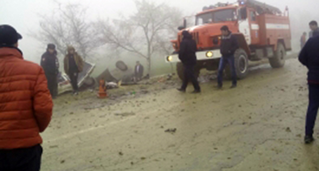 На месте происшествия. Фото: http://05.mchs.gov.ru/upload/site37/document_operational/T1HjZckA0r-big-350.jpg