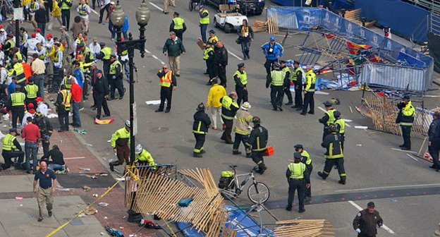 Теракт в Бостоне. 15 апреля 2015 г. Фото: Aaron "tango" Tang https://ru.wikipedia.org