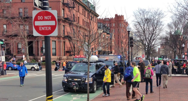 На месте взрыва в Бостоне. 15 апреля 2015 г. Фото User:Ashstar01 https://ru.wikipedia.org