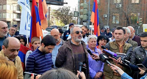 Митинг представителей "Учредительного парламента" Ереван, 7 апреля 2015 г. Фото: Founding Parliament https://vk.com/pre.parliament