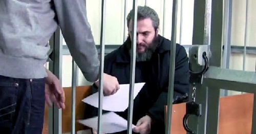 Борис Стомахин в зале суда. Кадр из видео пользователя sevikazia http://www.youtube.com/