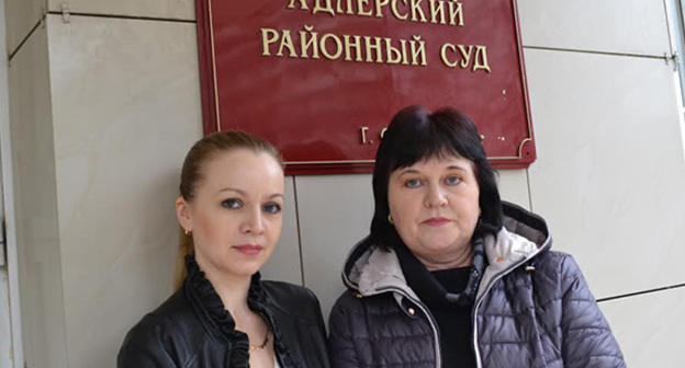 Юлия Салтыкова (слева) и Ирина Хорченко  в суде Адлера. Фото Светланы Кравченко