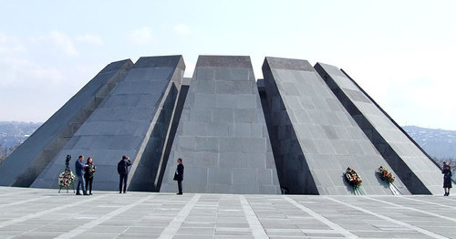 Мемориальный комплекс Цицернакаберд. Фото Эдиты Бадасян для "Кавказского узла"