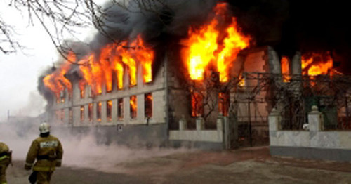 Пожар в мечети Кизляра. 10 апреля 2015 г. Фото http://05.mchs.gov.ru/