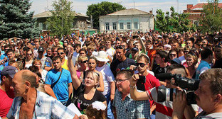 Акция протеста в Пугачеве Саратовской области. Июль 2013 г. Фото http://kprf.ru/ Акция протеста в Пугачеве Саратовской области. Июль 2013 г. Фото http://kprf.ru/