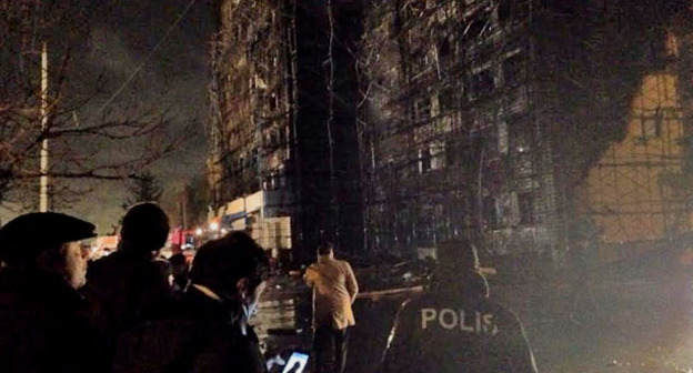 Пожар в бакинской многоэтажке. 10 апреля 2015 г. Фото Парваны Байрамовой для "Кавказского узла"