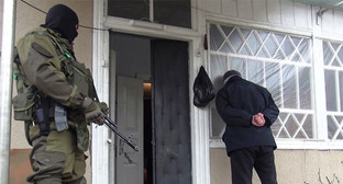 Задержание во время спецоперации. Фото: http://nac.gov.ru/nakmessage/2015/04/07/v-kbr-provedena-kontrterroristicheskaya-operatsiya.html Задержание во время спецоперации. Фото: http://nac.gov.ru/nakmessage/2015/04/07/v-kbr-provedena-kontrterroristicheskaya-operatsiya.html