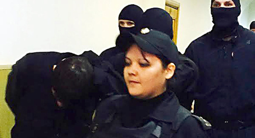 Конвоирование обвиняемого по делу Немцова в Басманном суде 9 марта 2015 год. Фото Юлии Буславской для "Кавказского узла"