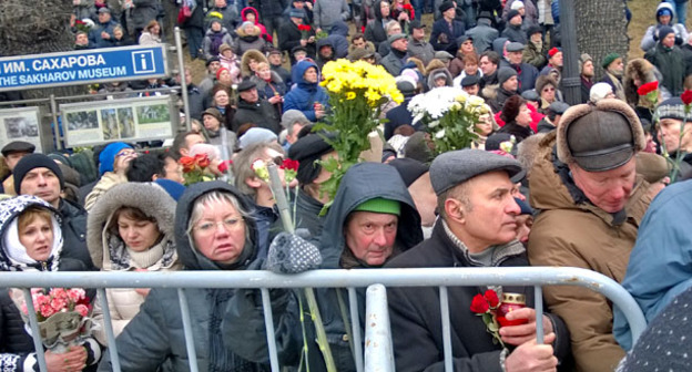 Очередь на панихиду по Борису Немцову. Москва, 3 марта 2015 г. Фото Вячеслава Ферапошкина для "Кавказского узла"