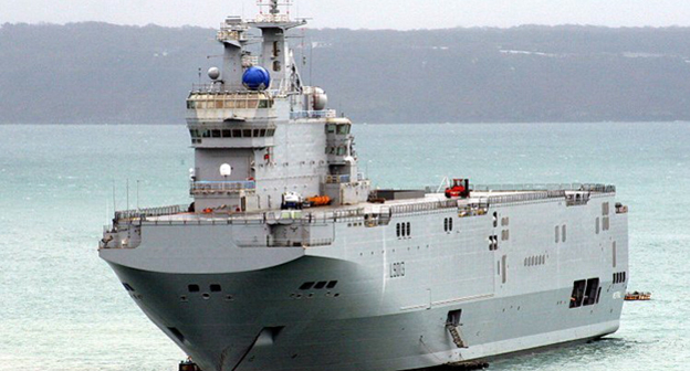 Универсальные десантные корабли типа «Мистраль». Фото: https://ru.wikipedia.org/wiki/%D3%ED%E8%E2%E5%F0%F1%E0%EB%FC%ED%FB%E5_%E4%E5%F1%E0%ED%F2%ED%FB%E5_%EA%EE%F0%E0%E1%EB%E8_%F2%E8%EF%E0_%AB%CC%E8%F1%F2%F0%E0%EB%FC%BB