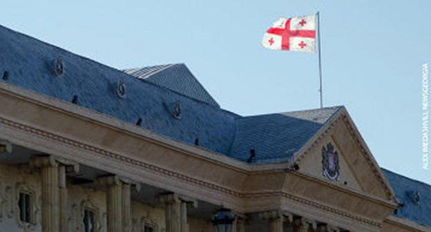 Флаг Грузии. Фото  Александр Имедашвили, NEWSGEORGIA, http://newsgeorgia.ru/politics/20150427/217567298.html