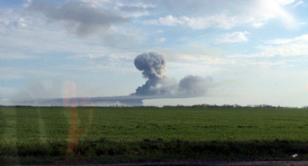 Взрыв на полигоне в Ростовской области. Фото: Дмитрий Токарев, http://bloknot-rostov.ru/news/v-rezultate-chp-na-poligone-pod-rostovom-povrezhde-595164