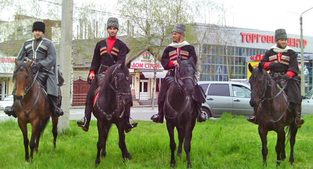 Конная экспедиция из Кабардино-Балкарии. Апрель 2015 г. Фото http://kbrria.ru/obshchestvo/v-nalchike-startoval-konnyy-perehod-po-mestam-boev-115-y-kavdivizii-7687