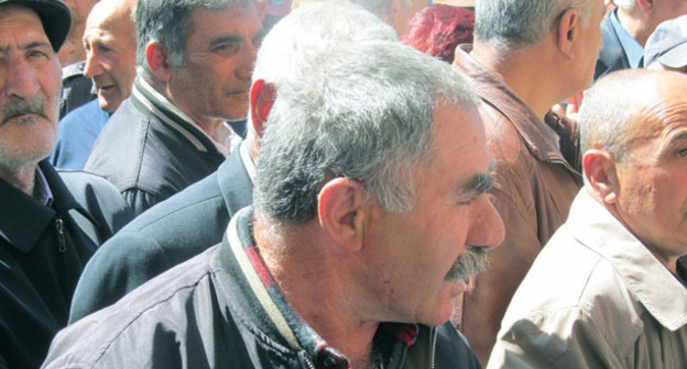 Экс-сотрудники завода "Наирит" протестуют перед зданием правительства. Ереван, 17 апреля 2015 г. Фото Тиграна Петросяна для "Кавказского узла"