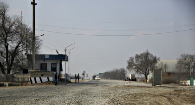 Пост на границе Чечни и Ингушетии, октябрь 2014 г. Фото Магомеда Магомедова для "Кавказского узла"