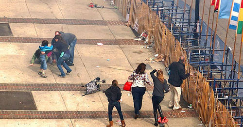 Теракт в Бостоне. 15 апреля 2013 г. Фото: Aaron Tang - http://www.flickr.com/photos/hahatango/8652829335/sizes/o/in/set-72157633252445135/