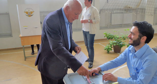 Выборы в парламент Нагорного Карабаха. Избирательный участок в Мартунинском районе. 3 мая 2015 г. Фото Алвард Григорян для "Кавказского узла"