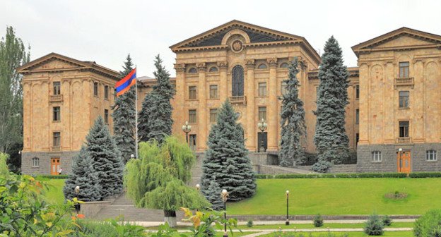 Здание Национального Собрания Республики Армения. Ереван. Фото: Hons084 / Wikimedia Commons https://ru.wikipedia.org/