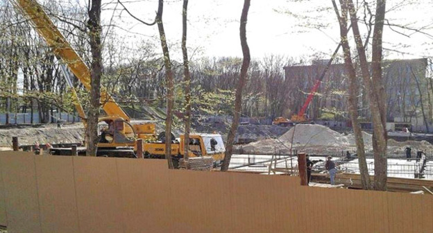 Строительство перинатального центра в Таманском лесу. Ставрополь, 27 апреля 2015 г. Фото Валерия Ледовского для "Кавказского узла"