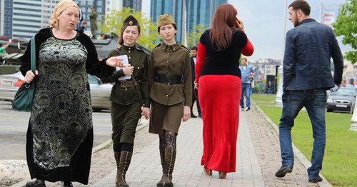 Жители Грозного. 9 мая 2015 г. Фото Магомеда Магомедова для "Кавказского узла"