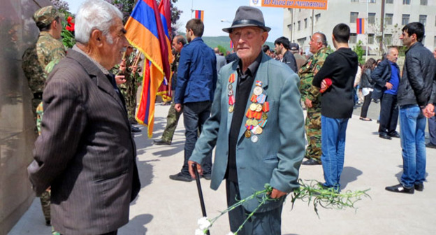 Ветераны ВОВ на Мемориальном комплексе в Степанакерте. Нагорный Карабах.9 мая 2015 г. Фото Алвард Григорян для "Кавказского узла"