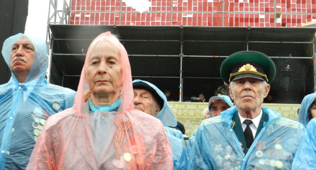 Зрители парада Победы в Волгограде. 9 мая 2015 г. Фото Татьяны Филимоновой для "Кавказского узла"