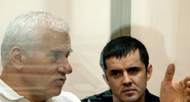 Саид Амиров (слева) и Юсуп Джапаров во время судебного заседания. Фото Олега Пчелова для "Кавказского узла"