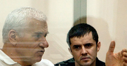 Саид Амиров (слева) и Юсуп Джапаров во время судебного заседания. Фото Олега Пчелова для "Кавказского узла"