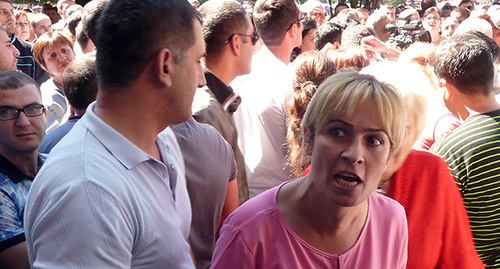 Участники акции  протеста против введения нового налогового администрирования. Ереван, 25 сентября 2014 г. Фото Армине Мартиросян для «Кавказского узла»