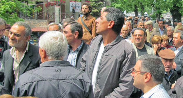 Экс-рабочие "Наирита" во время акции протеста. Ереван, май 2015 г. Фото Тиграна Петросяна для "Кавказского узла"