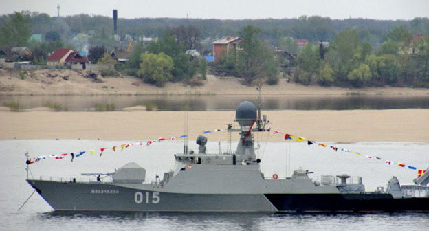 Корабли Каспийской флотилии на рейде на реке Волга напротив центра Волгограда. Май 2015 г. Фото Вячеслава Ященко для "Кавказского узла"