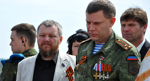 Александр Захарченко (2-й справа). Фото: http://dnr-sovet.su/novosti/fotoarkhiv