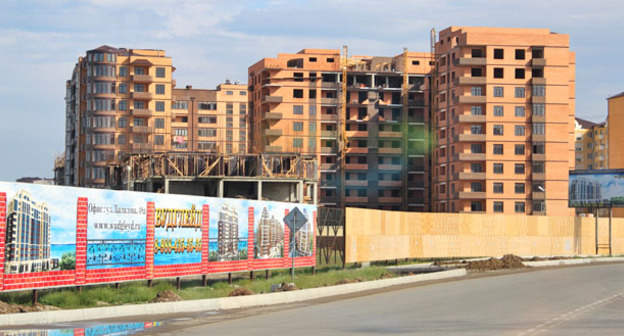 Строительство многоквартирных домов в Каспийске. Фото Магомеда Магомедова для "Кавказского узла" 